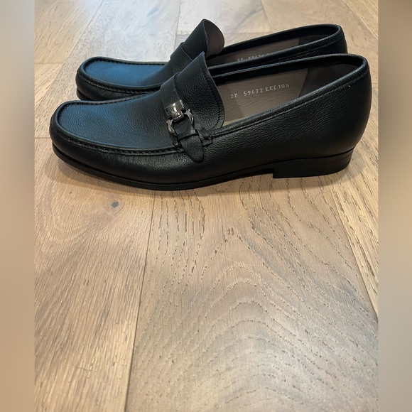 Ferragamo Men’s Black loafers size 10.5 main image 8